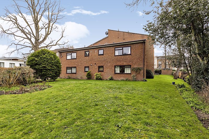 1 bed flat for sale in Holmoaks House, Beckenham BR3, £123,000