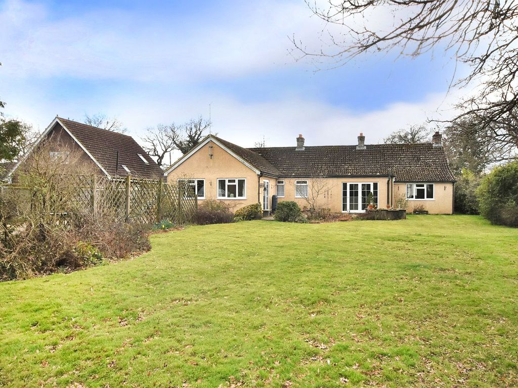 4 bed bungalow for sale in Horley, Surrey RH6, £800,000