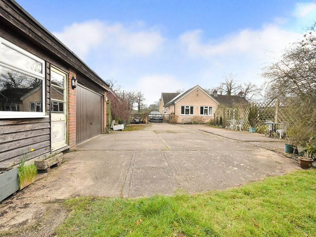 4 bed bungalow for sale in Horley, Surrey RH6, £800,000