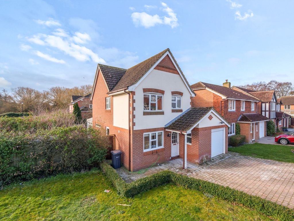 4 bed detached house for sale in Sanger Drive, Send, Woking GU23, £650,000
