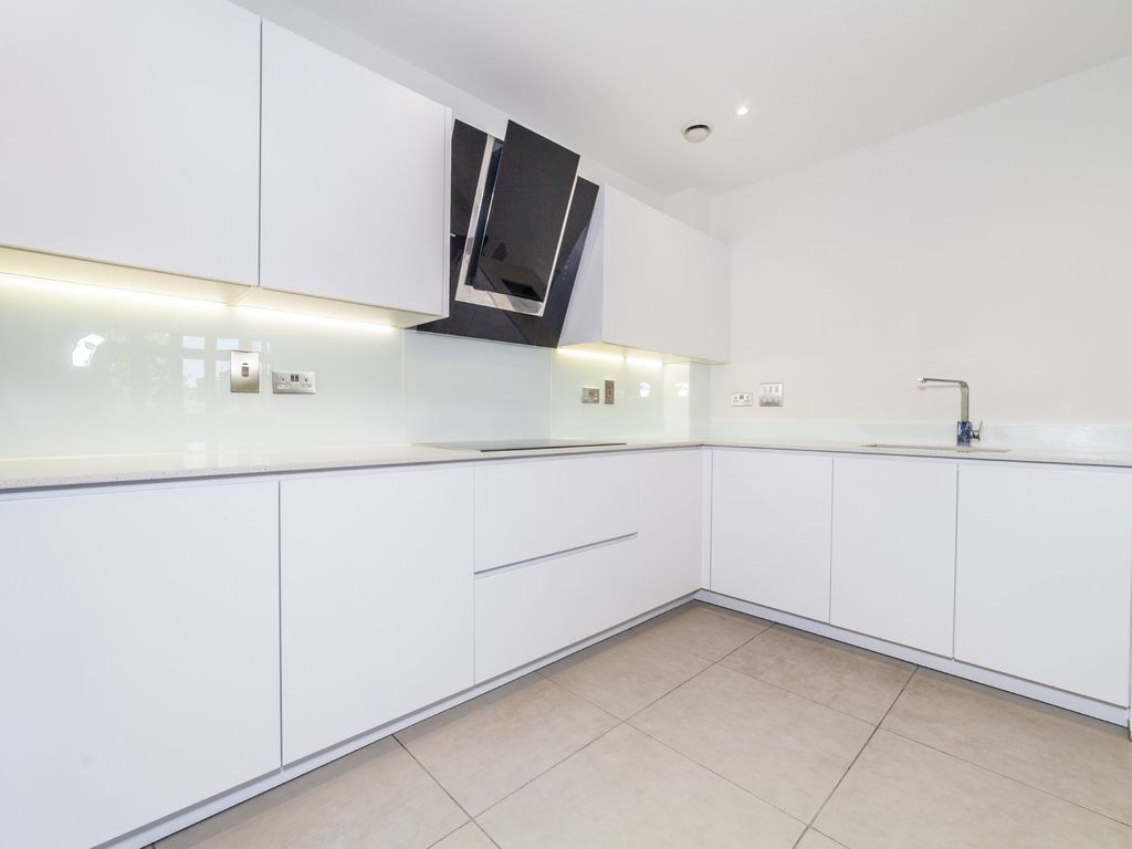 2 bed flat for sale in Hurley Court, Imperial Square, 953 High Road, London N12, £530,000