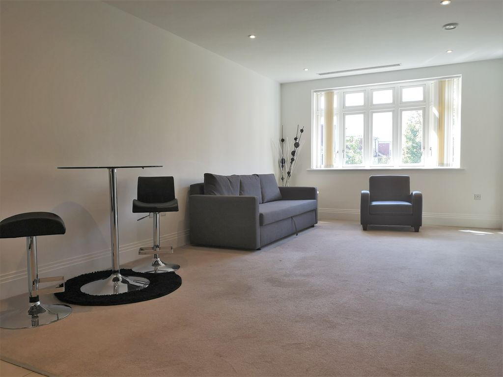 2 bed flat for sale in Hurley Court, Imperial Square, 953 High Road, London N12, £530,000