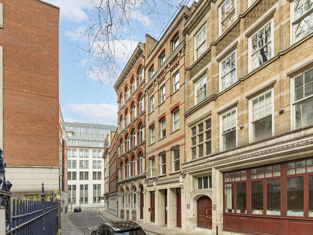 1 bed flat for sale in Buckley House, Little Britain, Ec1 EC1A, £530,000