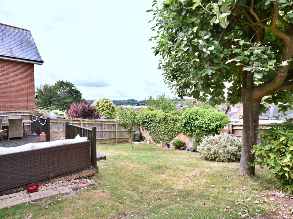 3 bed detached house for sale in Frances Street, Chesham HP5, £525,000