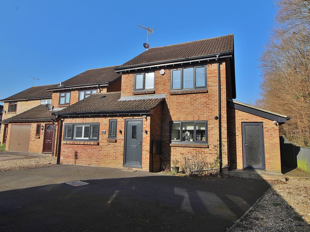 3 bed link-detached house for sale in Ramblers Way, Waterlooville PO7, £475,000
