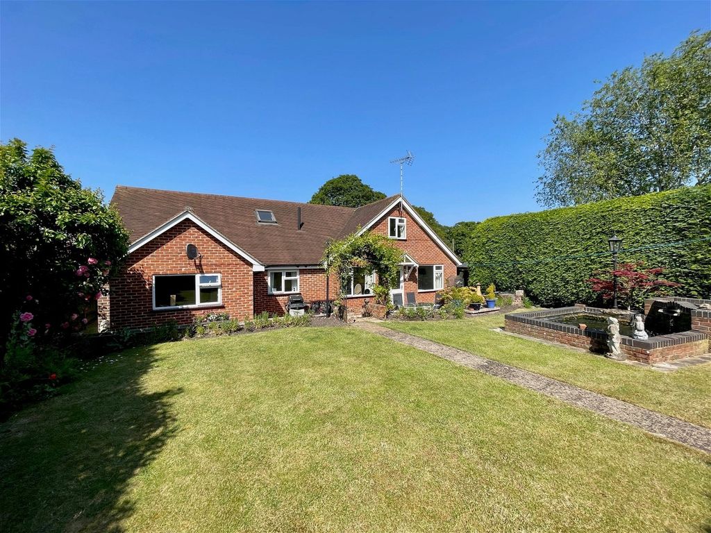 4 bed bungalow for sale in Stanmore Road, East Ilsley, Newbury RG20, £635,000