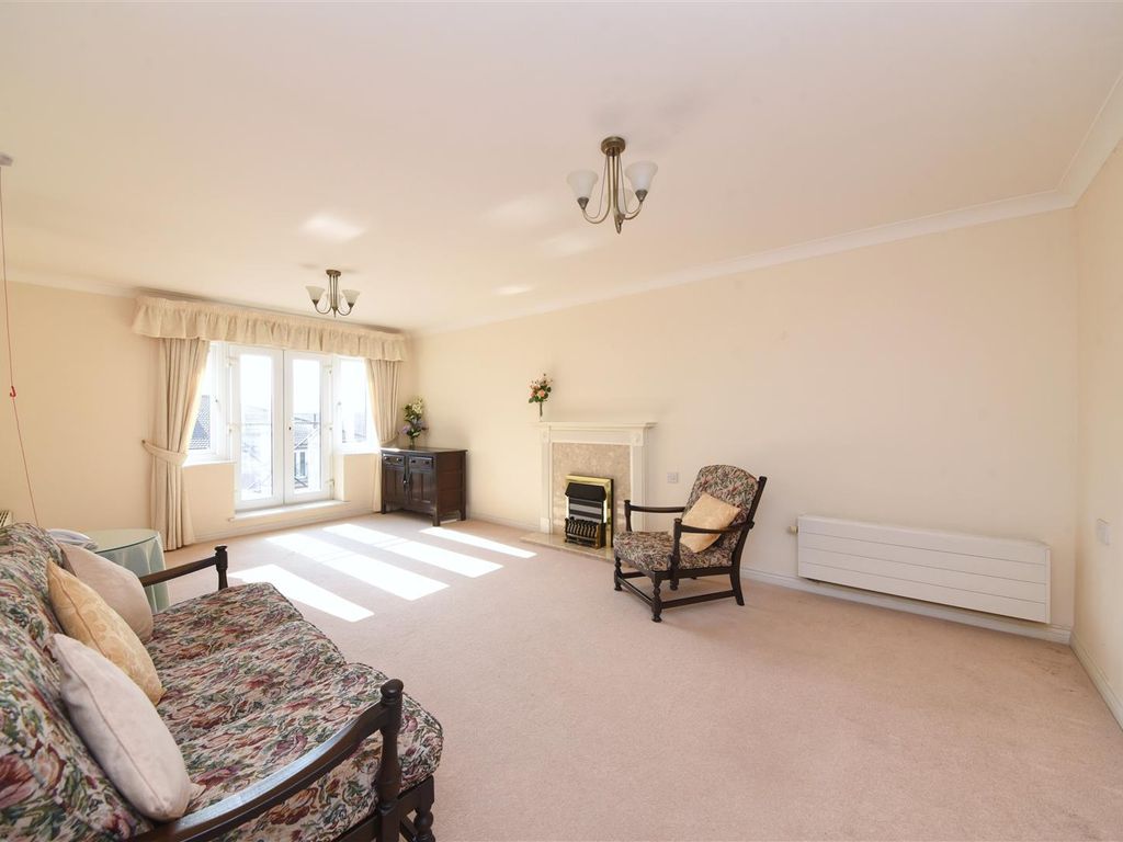 1 bed flat for sale in Langstone Way, London NW7, £360,000