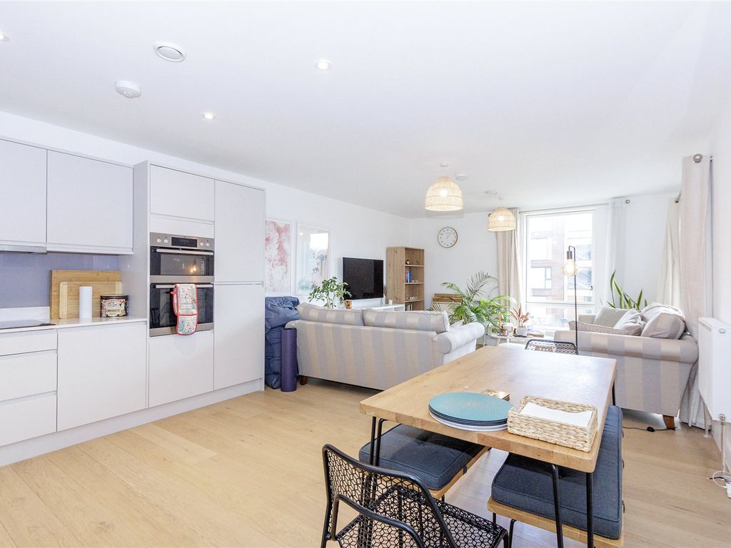 2 bed flat for sale in Airco Close, Colindale NW9, £575,000