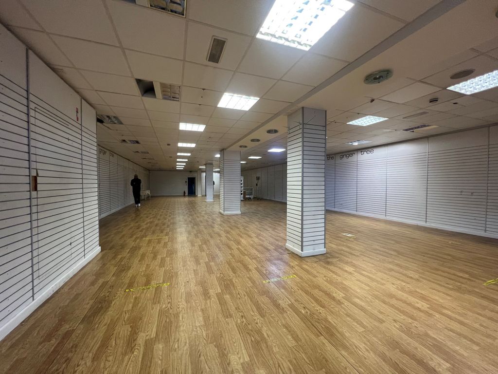 Retail premises to let in Bearwood Road, Smethwick B66, £45,000 pa
