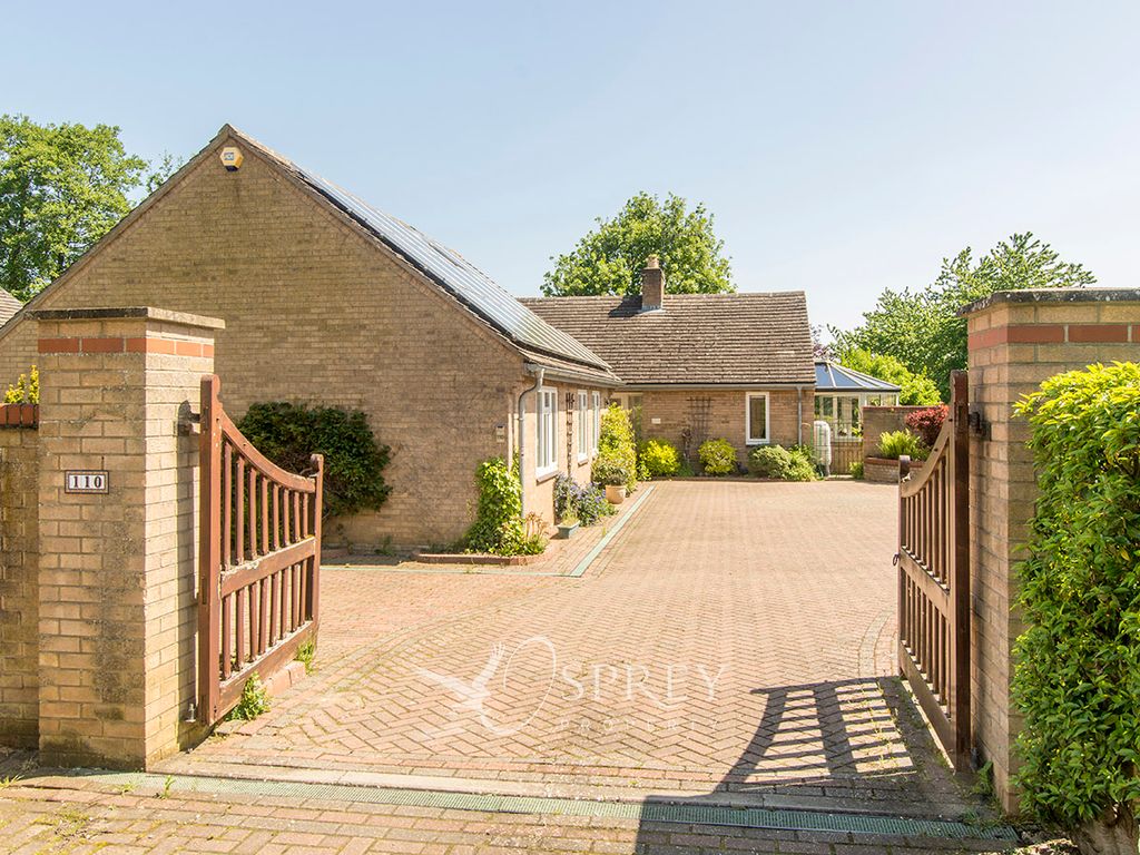 5 bed detached bungalow for sale in Glapthorn Road, Oundle, Peterborough PE8, £649,000