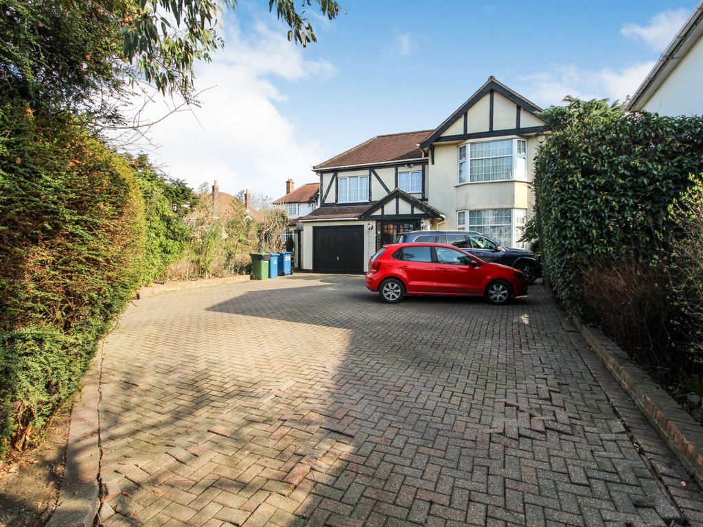 4 bed detached house to rent in High Road, Harrow Weald HA3, £3,150 pcm