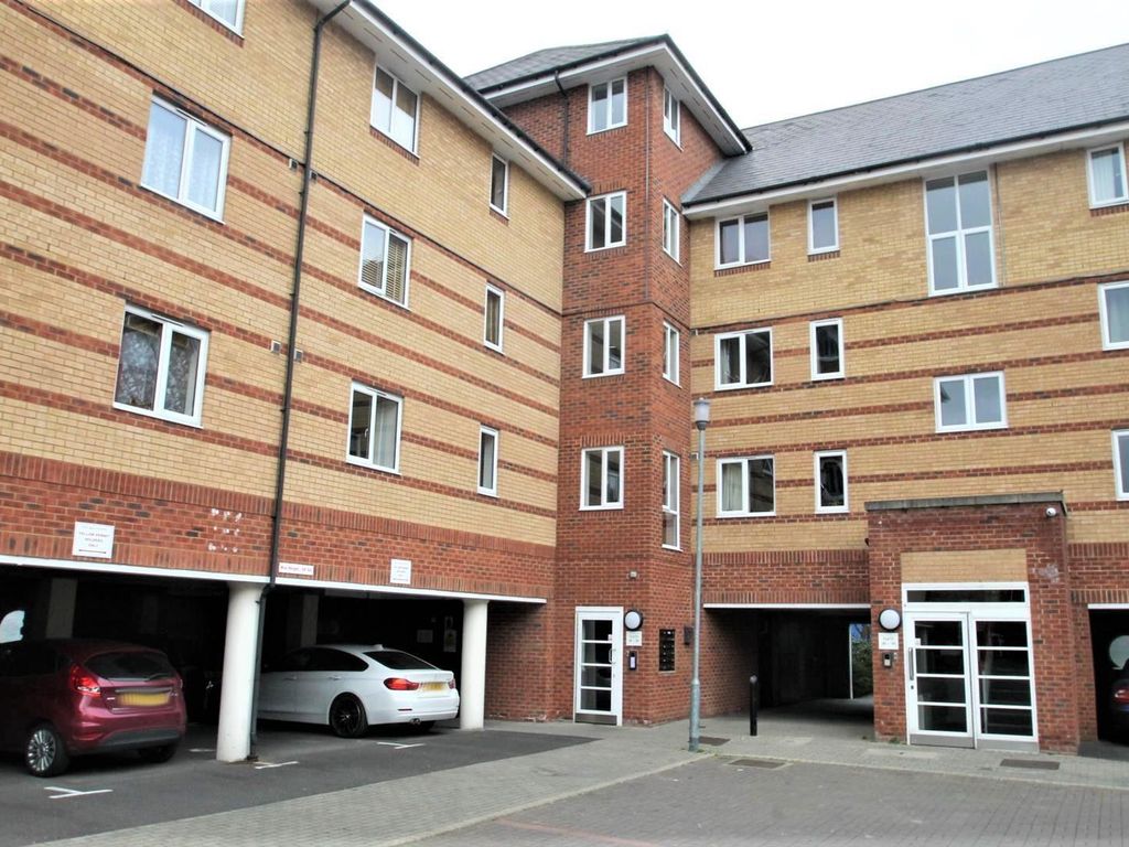 1 bed flat for sale in St. Peter Street, Maidstone ME16, £160,000