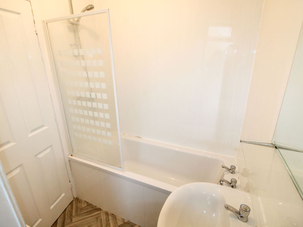2 bed flat for sale in Cowpen Road, Blyth NE24, £130,000