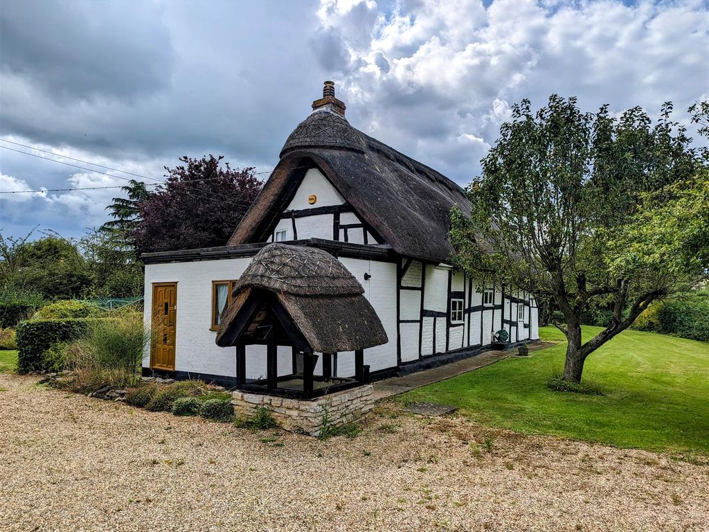 3 bed cottage for sale in Ledbury Road, Staunton, Gloucester GL19, £425,000