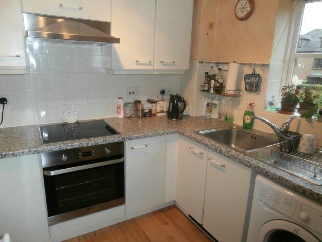 2 bed flat to rent in High Wycombe, Buckinghamshire HP11, £1,300 pcm