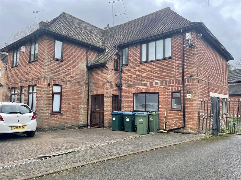 6 bed detached house to rent in Canley Road, Coventry CV5, £2,995 pcm