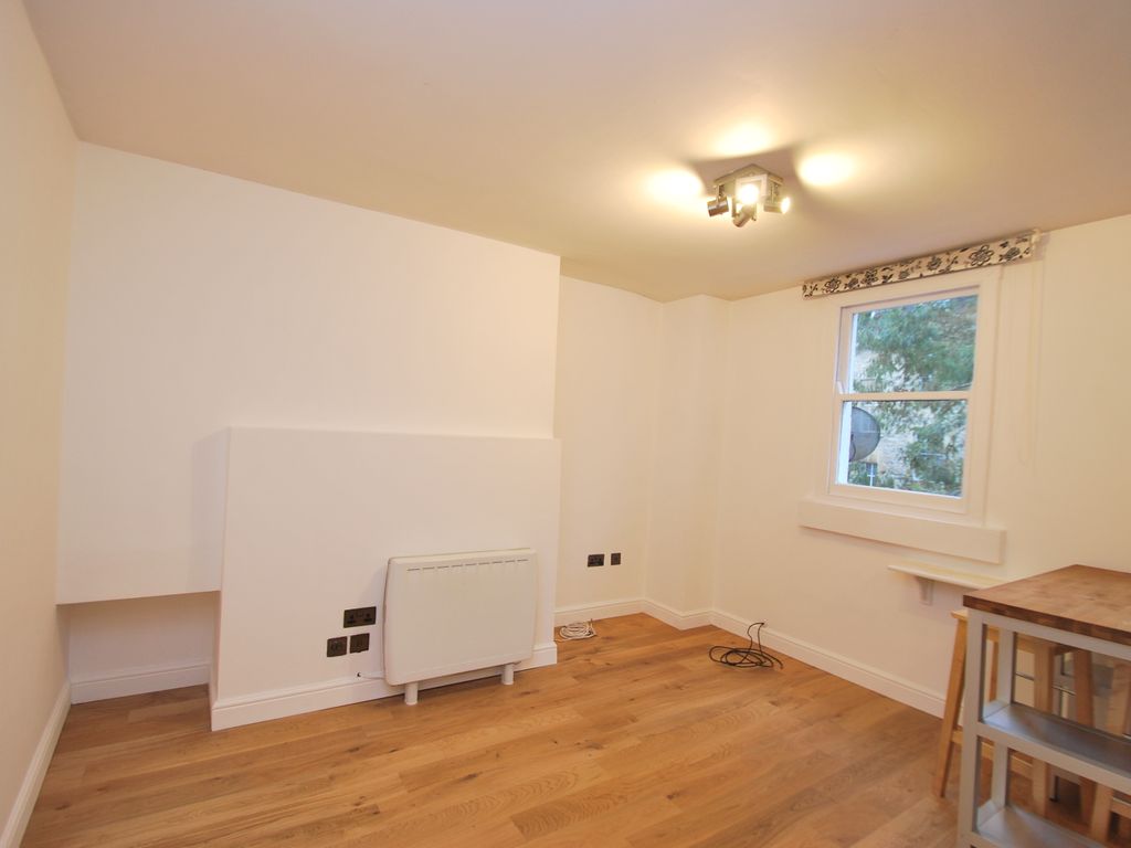 1 bed flat to rent in Monmouth Place, Bath BA1, £1,075 pcm