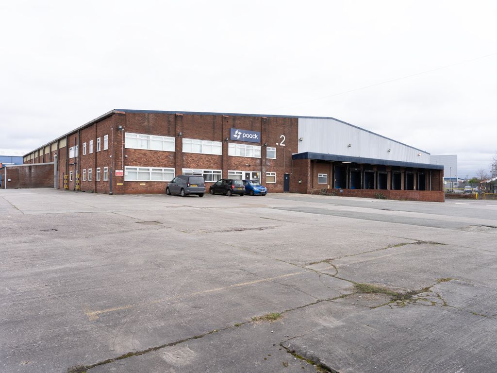Warehouse to let in Hattons Road, Manchester M17, Non quoting