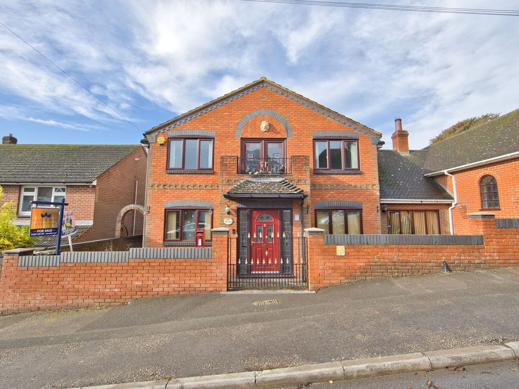 4 bed detached house for sale in Astley Avenue, Dover CT16, £500,000