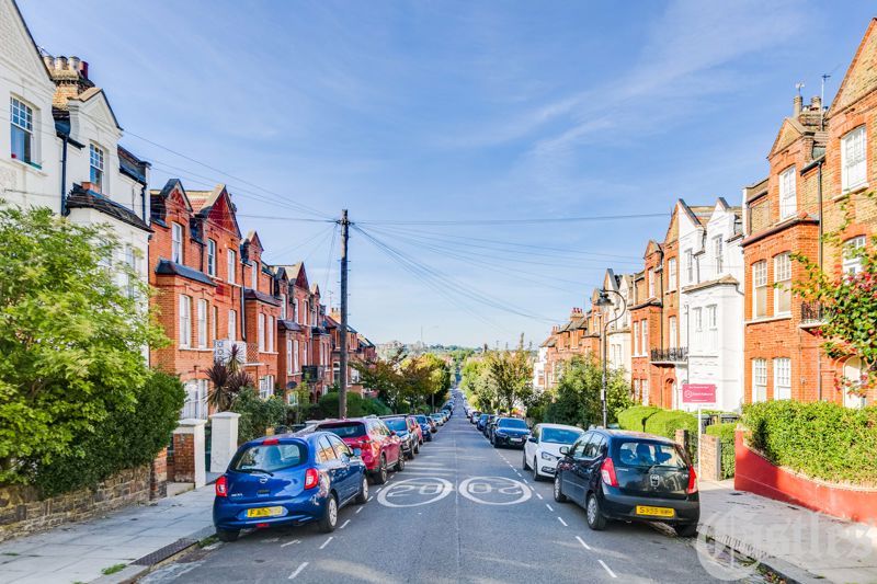 1 bed flat for sale in Nelson Road, London N8, £375,000