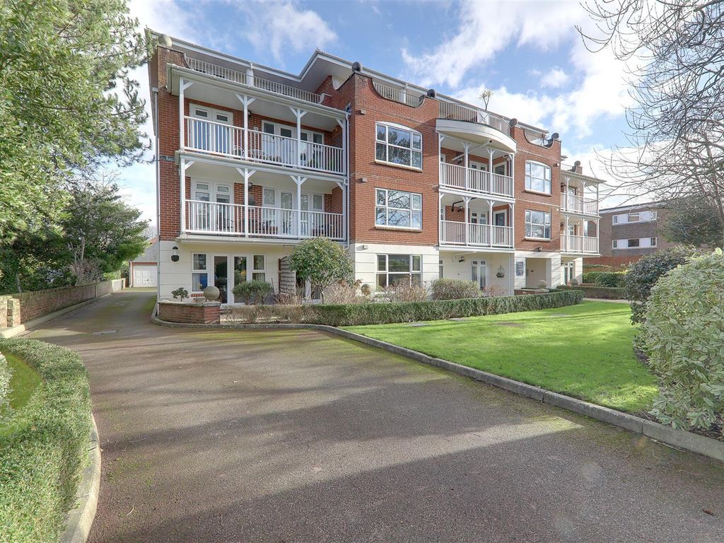 2 bed flat for sale in Downview Road, Worthing BN11, £450,000