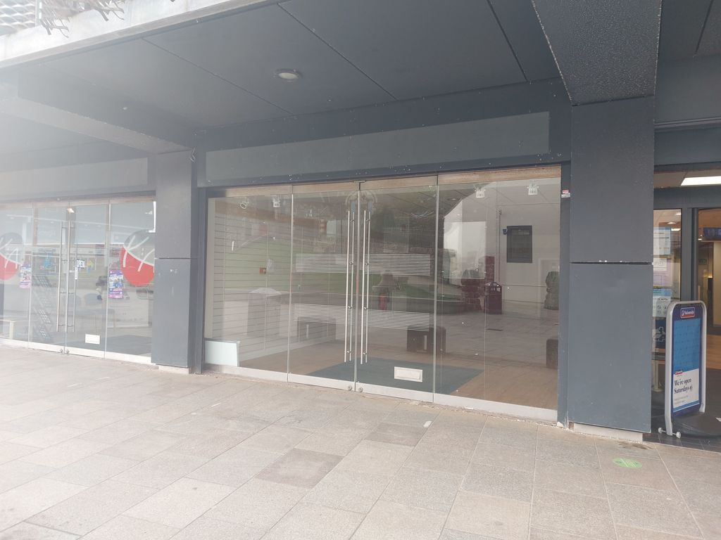 Retail premises to let in 18 Bridgegate, Irvine KA12, £18,000 pa