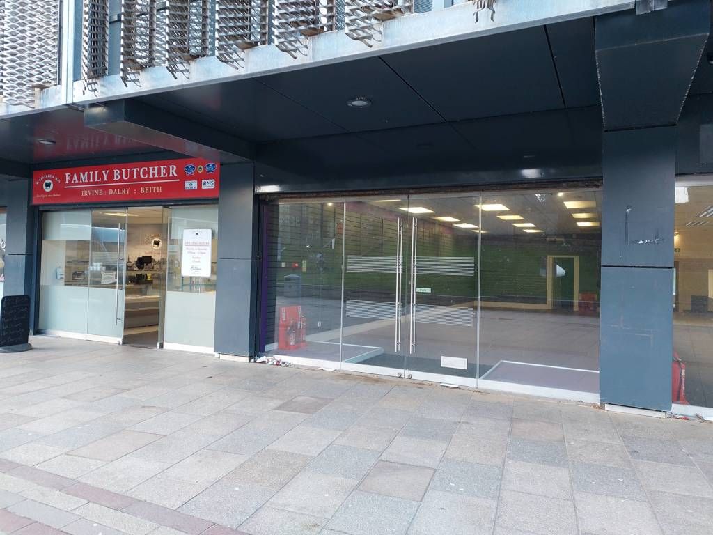 Retail premises to let in 24 Bridgegate, Irvine KA12, £18,000 pa