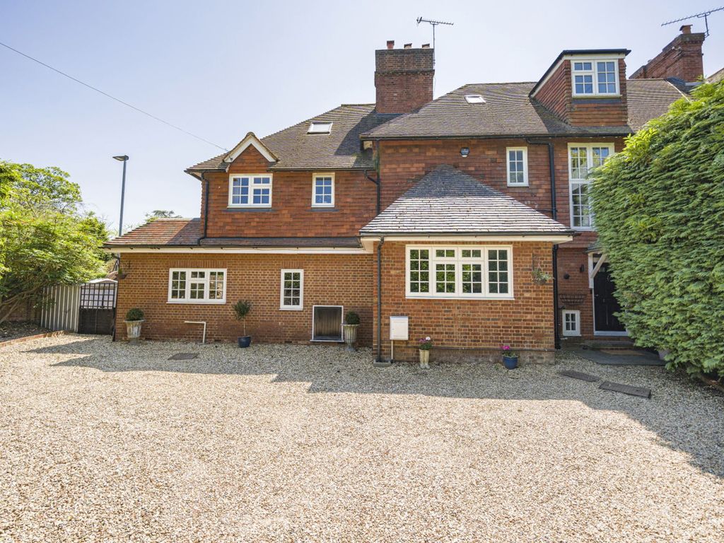 5 bed semi-detached house for sale in Rectory Road, Wokingham RG40, £1,000,000