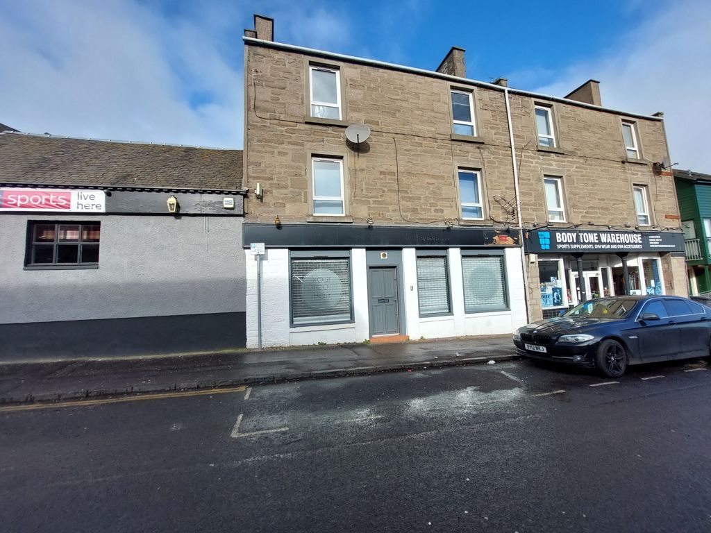 Retail premises to let in 8, Main Street, Dundee DD3, £7,000 pa