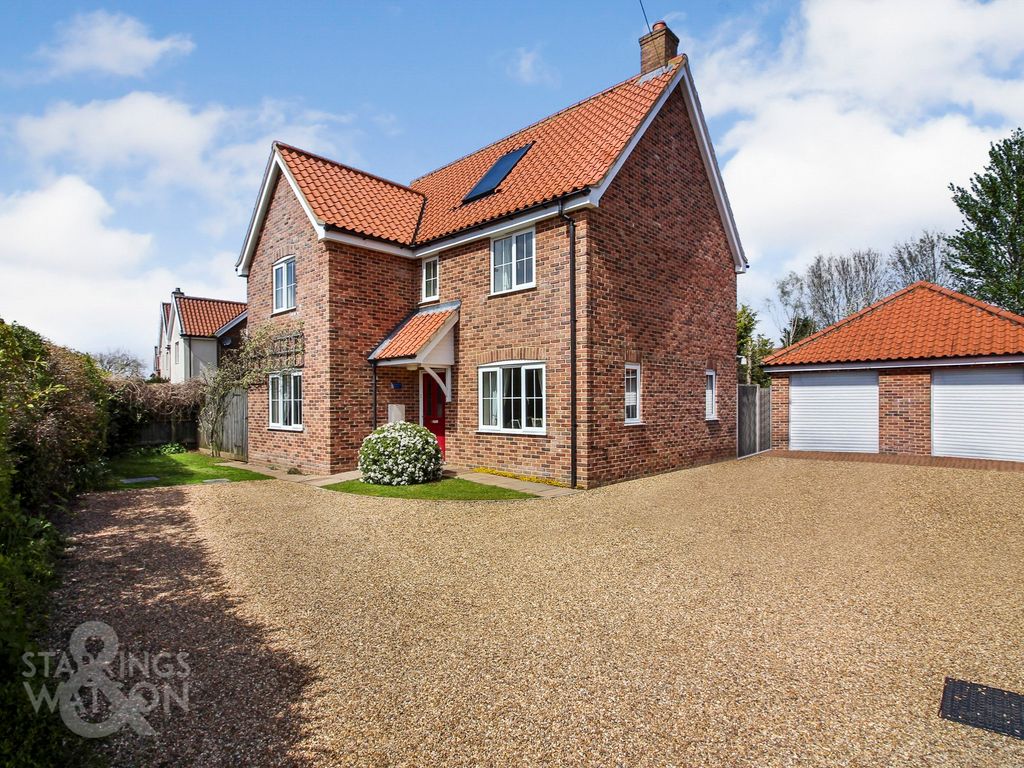 4 bed detached house for sale in New Road, Tacolneston, Norwich NR16, £400,000