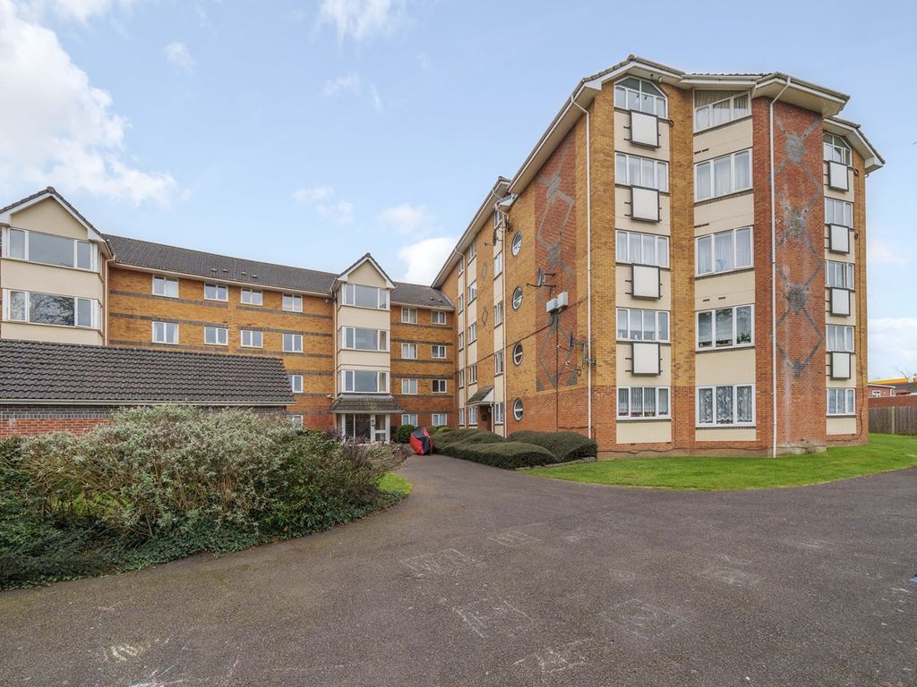 2 bed flat for sale in Oxford Road, Reading RG30, £180,000