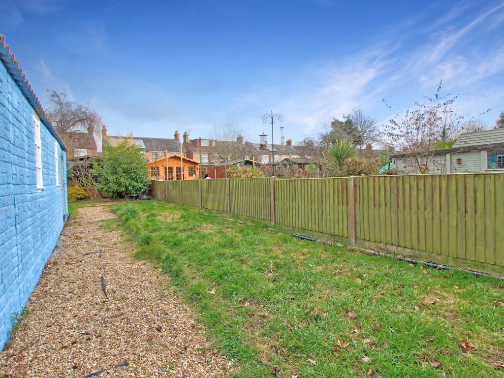 3 bed semi-detached house for sale in Clapgate Lane, Ipswich IP3, £290,000