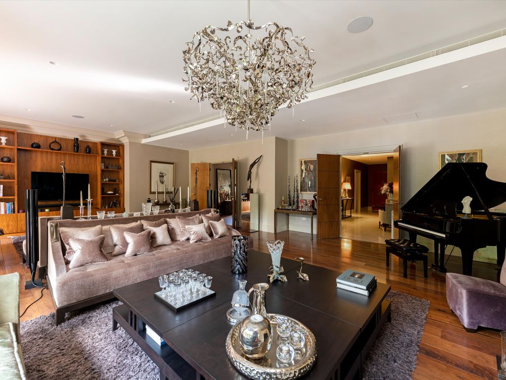 3 bed flat for sale in The Bishops Avenue, London N2, £7,400,000