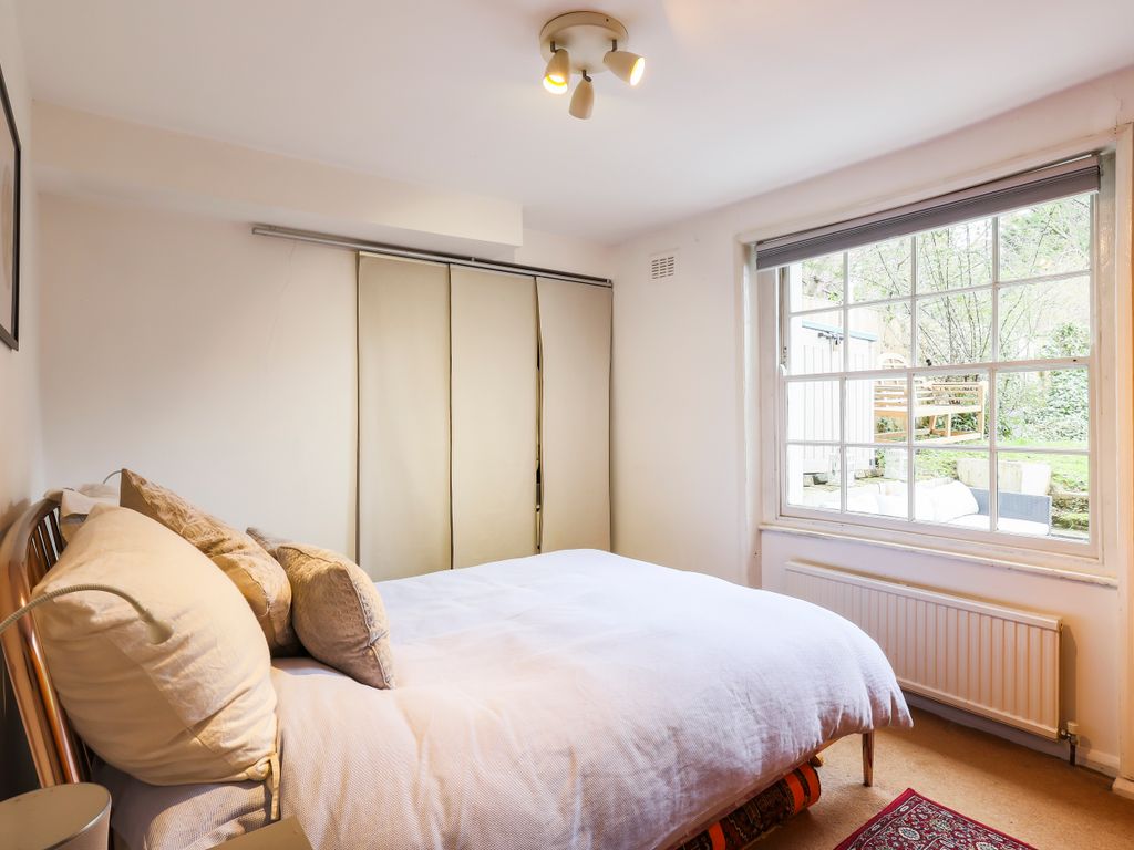2 bed flat for sale in Heddington Grove, London N7, £600,000