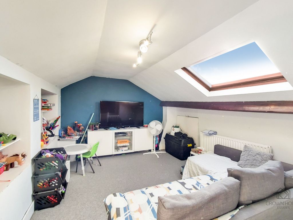 2 bed flat for sale in Arnold Road, London N15, £400,000