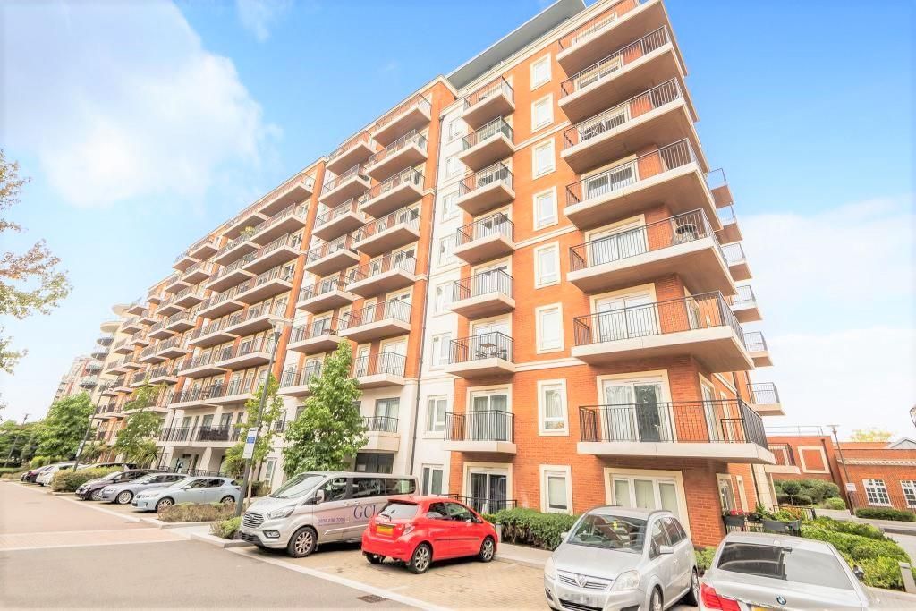 3 bed flat for sale in Beaufort Square, London NW9, £774,999