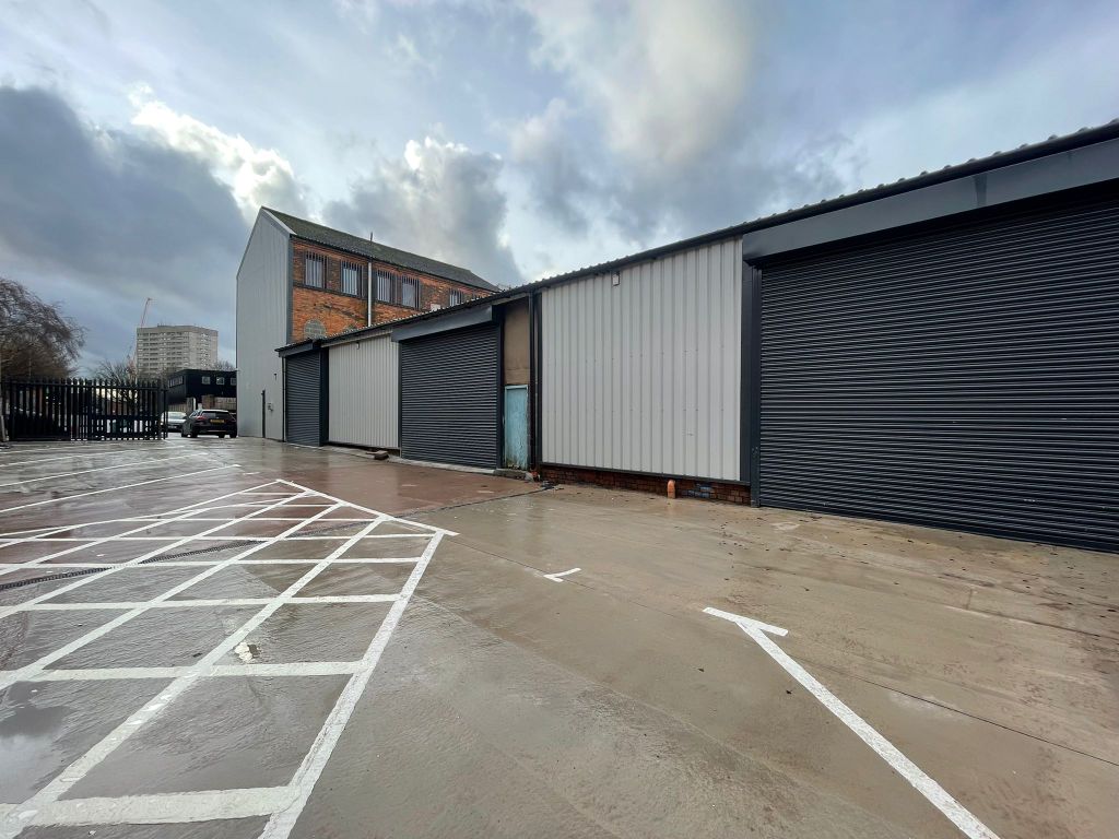 Warehouse to let in Leopold Street, Highgate, Birmingham B12, £17,400 pa