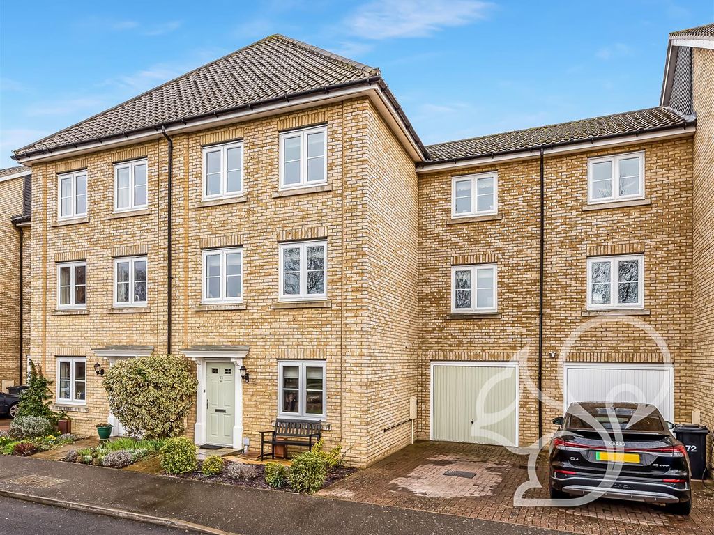 4 bed town house for sale in Dove House Meadow, Great Cornard, Sudbury CO10, £400,000