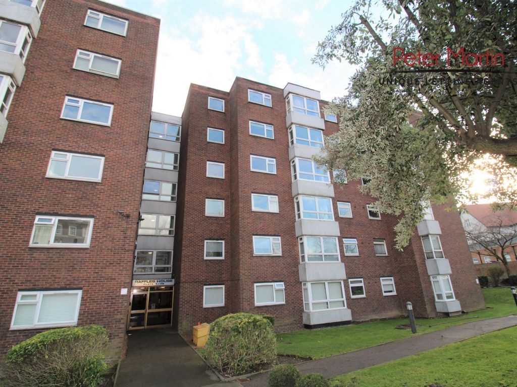 2 bed flat to rent in Raffles House, Brampton Grove, Hendon NW4, £1,850 pcm