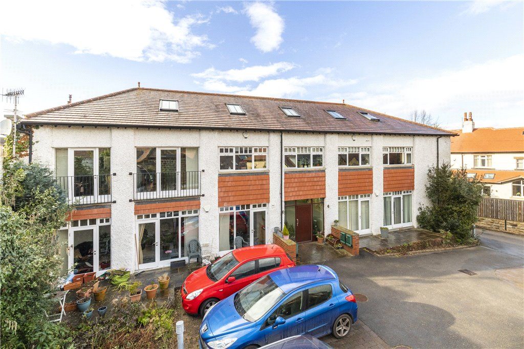 3 bed flat for sale in Wheatley Close, Ilkley, West Yorkshire LS29, £389,000