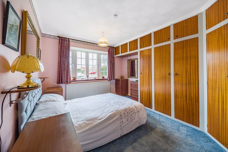 4 bed detached bungalow for sale in Yarnhams Close, Four Marks, Alton, Hampshire GU34, £565,000