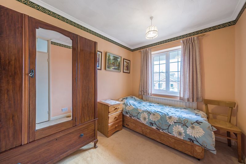 4 bed detached bungalow for sale in Yarnhams Close, Four Marks, Alton, Hampshire GU34, £565,000