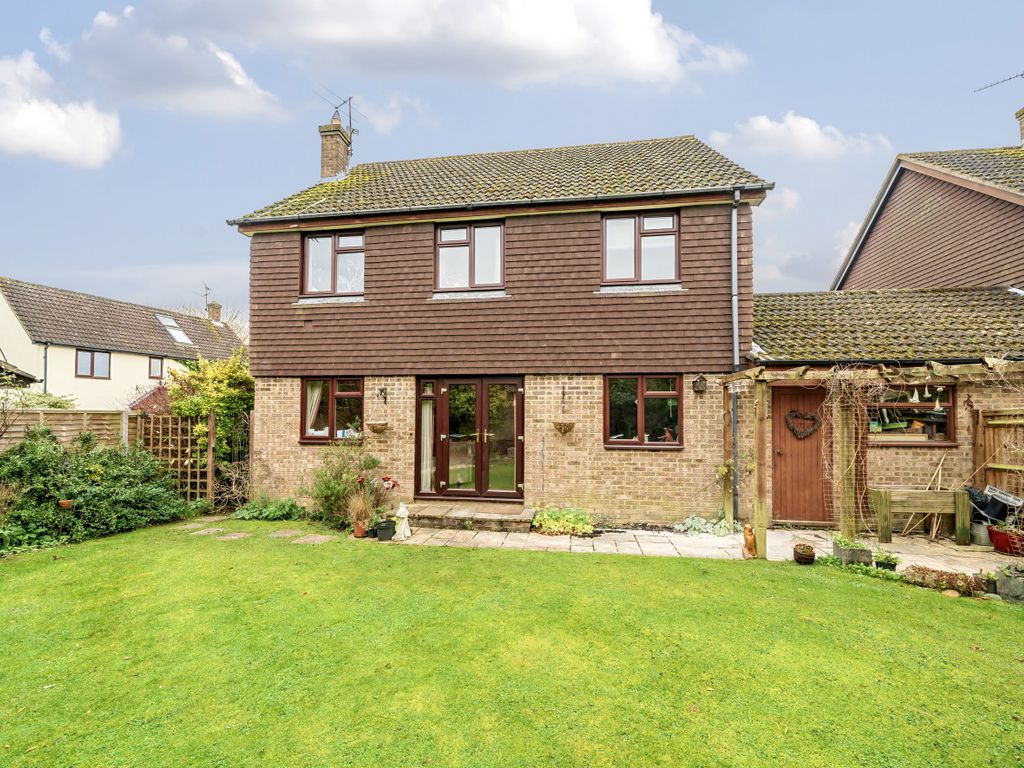 4 bed link-detached house for sale in Middle Mead, Hook, Hampshire RG27, £500,000
