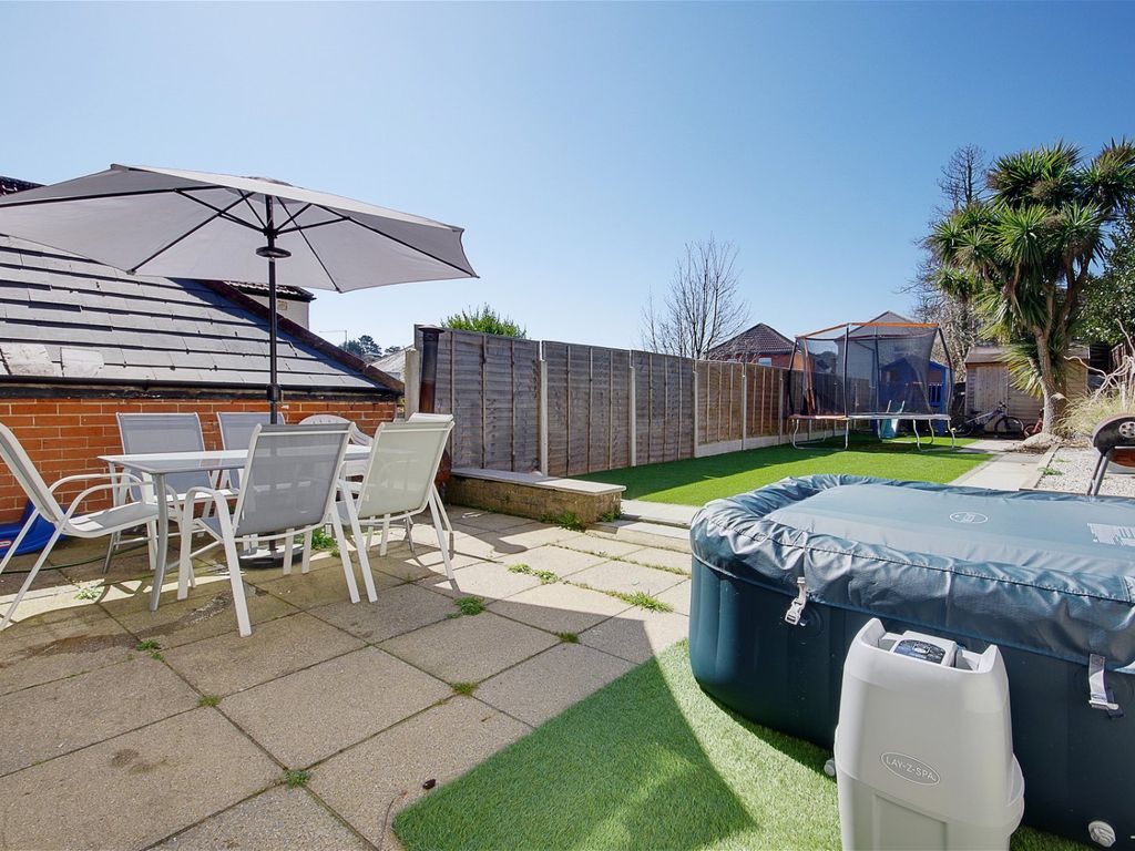 4 bed detached house for sale in Acland Road, Bournemouth BH9, £400,000