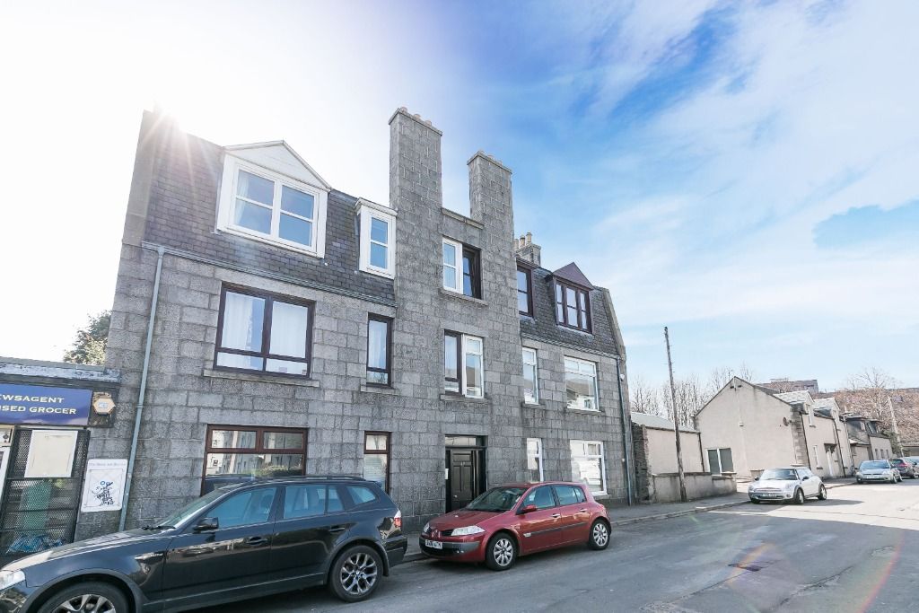 3 bed flat to rent in Froghall Terrace, Old Aberdeen, Aberdeen AB24, £900 pcm