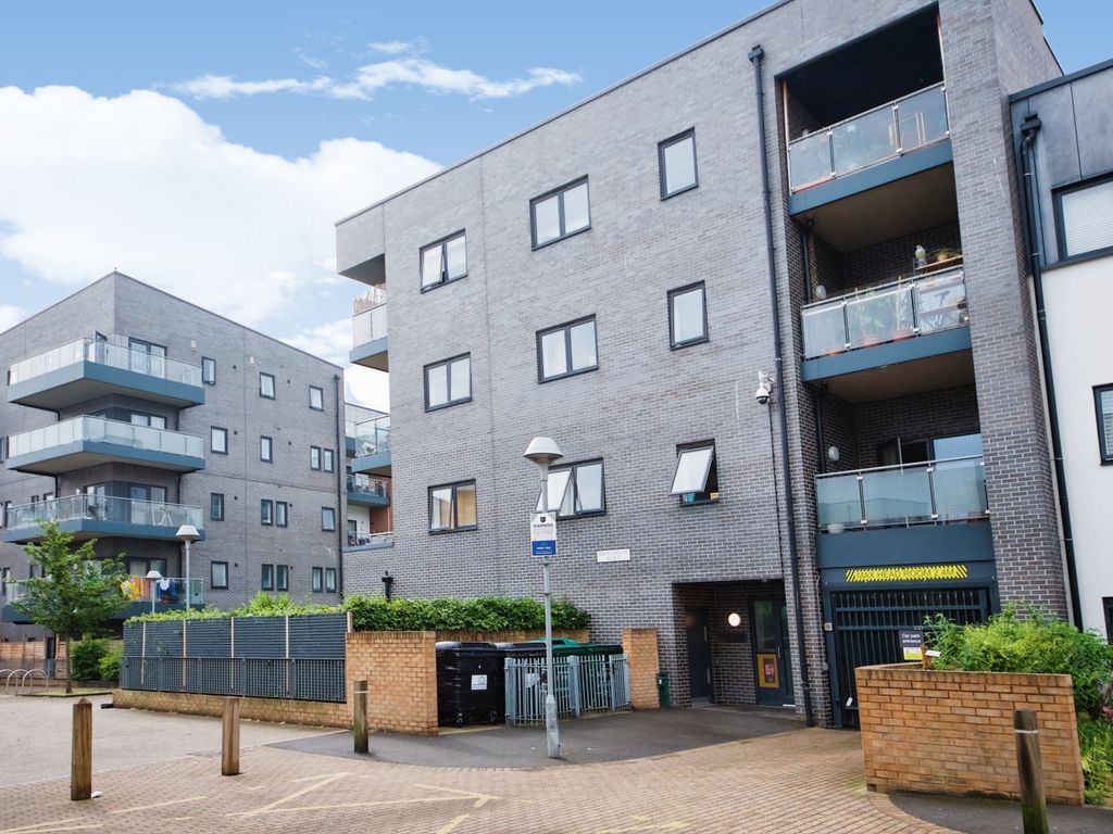 2 bed flat for sale in Broughton Place, London E17, £385,000