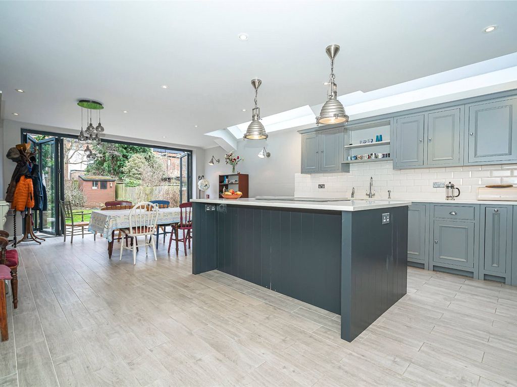 5 bed end terrace house for sale in Huntingdon Road, London N2, £1,500,000
