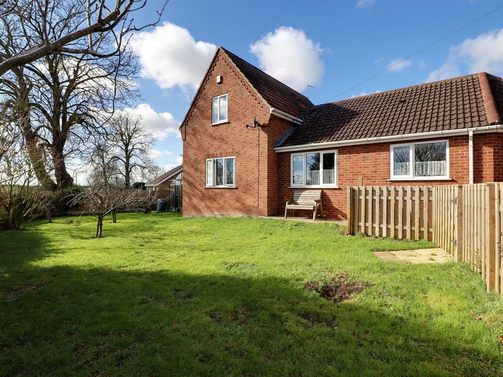 4 bed detached house for sale in Station Road, Owston Ferry, Doncaster DN9, £349,950