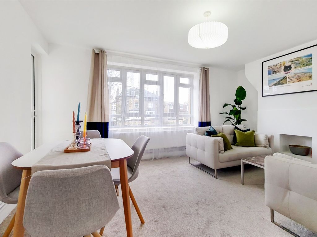 4 bed flat for sale in Staplefield Close, Streatham Hill, London SW2, £400,000