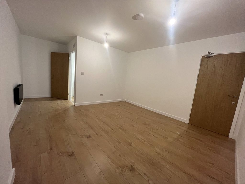 Studio to rent in Castilian Street, Northampton, Northamptonshire NN1, £895 pcm